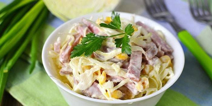 Lahana salatası, Sosis ve Mısır Salatası