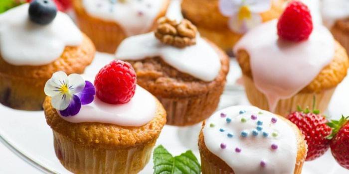 Muffins com frutas e nozes
