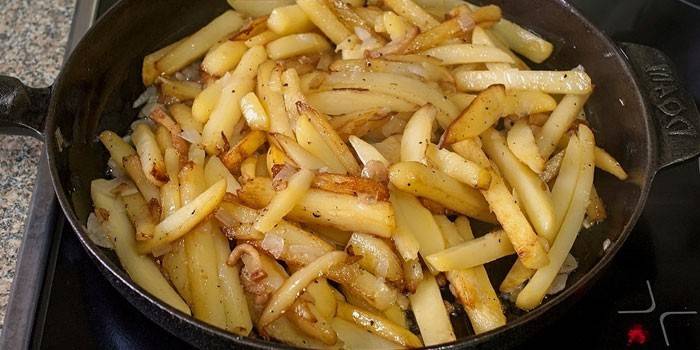 Pommes de terre frites aux oignons
