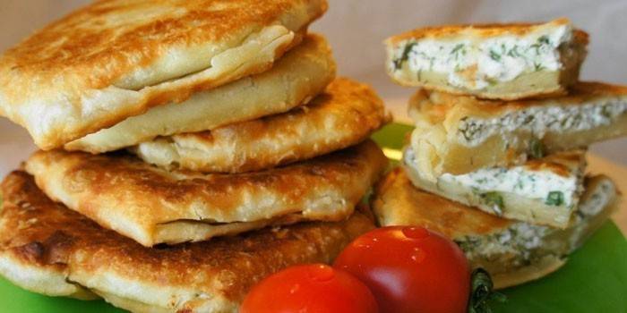 Bánh bột kefir nhồi phô mai và rau thơm