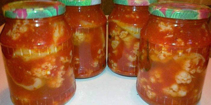 Vasetti di cavolfiore in salsa di pomodoro