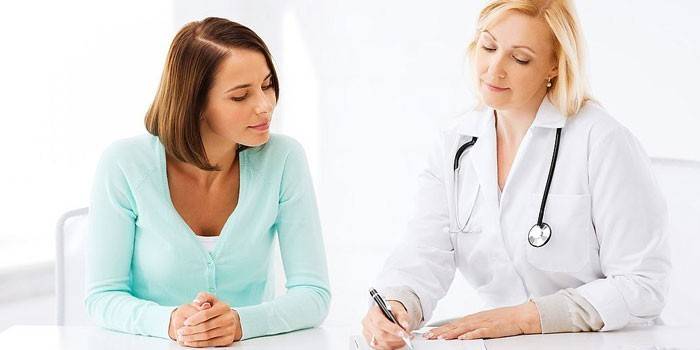 Bir doktor ile istişare kadın