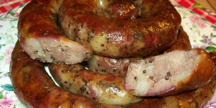 Hausgemachte Wurst aus Rindfleisch und Schweinefleisch