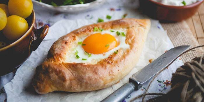 Khachapuri su mėsos įdaru