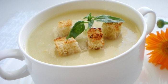 Crema de calabacín con galletas saladas