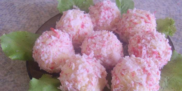 Raffaello bolas de ensalada en un plato