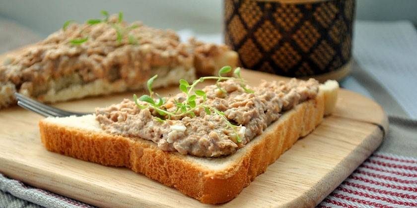 Bánh sandwich gan cá tuyết cổ điển
