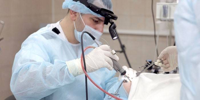 Chirurg für Adenoidentfernungschirurgie