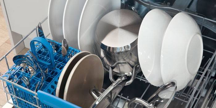 เครื่องใช้ในเครื่องล้างจาน INDESIT รุ่น DIF 16T1 A