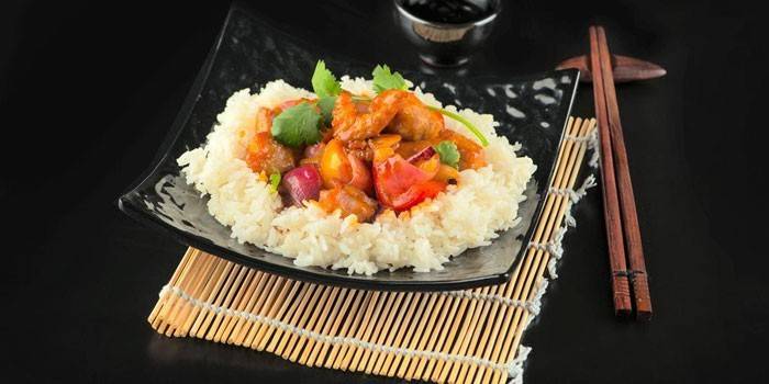 Riz à la viande et aux légumes