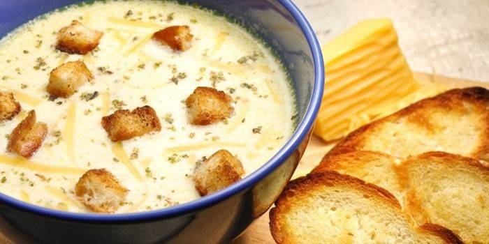 Sopa de Queijo e Croutons