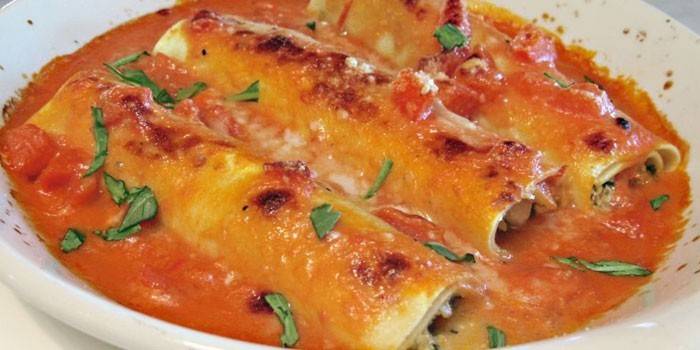 Gebackene Cannelloni in Tomatensauce