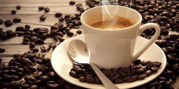 Taza de cafe y granos de cafe
