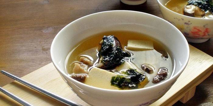 Sopa de cogumelos com batatas
