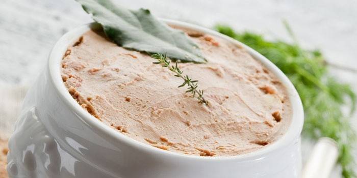 Pate gan trong bát sứ