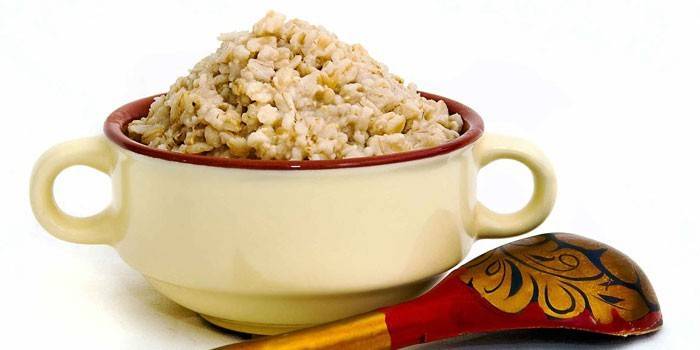 Farina d'avena in un piatto