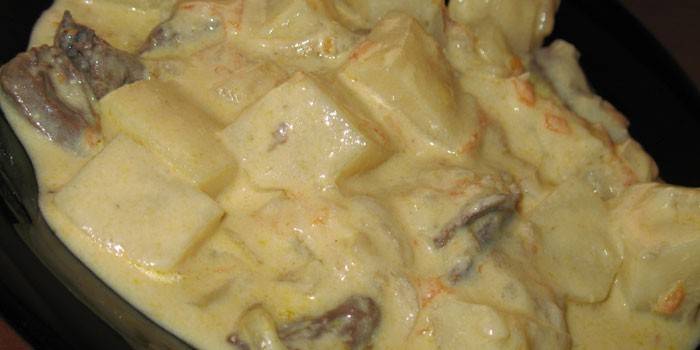 Kyllingestuestue med kartofler i creme fraiche