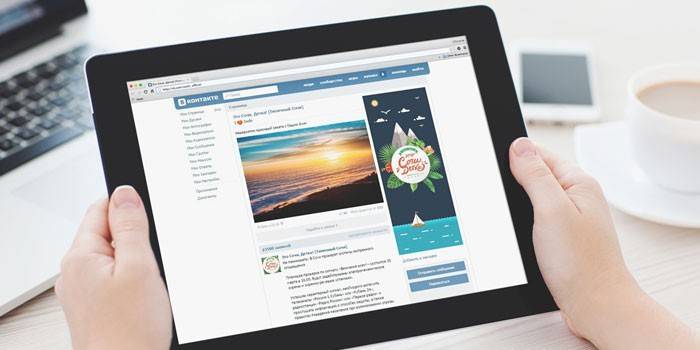 Tabletă cu aplicația Vkontakte