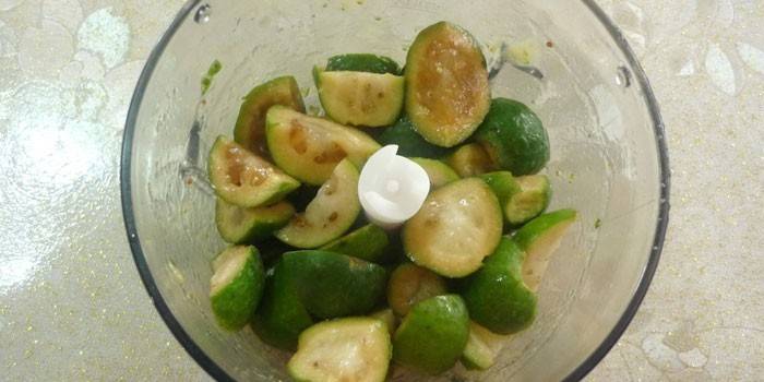 Feijoa lát trong máy băm