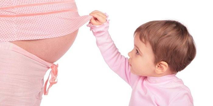Schwangere Frau und Baby