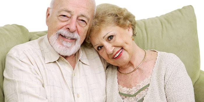 Älterer Mann und Frau