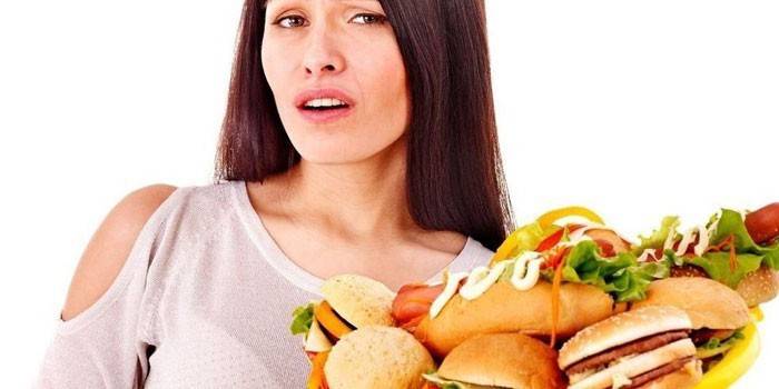 Kız ve fast food