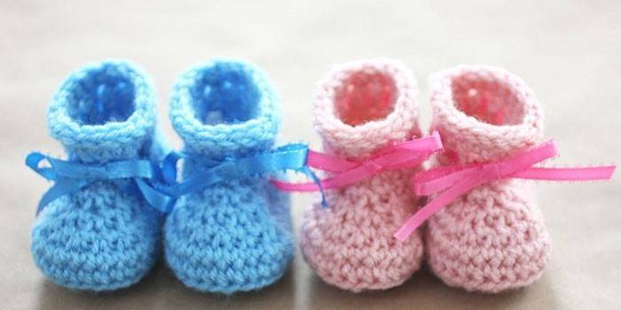 Botines de punto para niños y niñas.