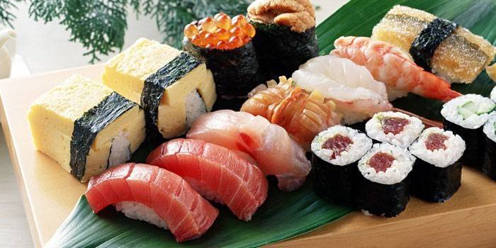 Sushi și rulouri