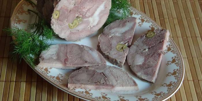 Prosciutto fatto in casa con olive