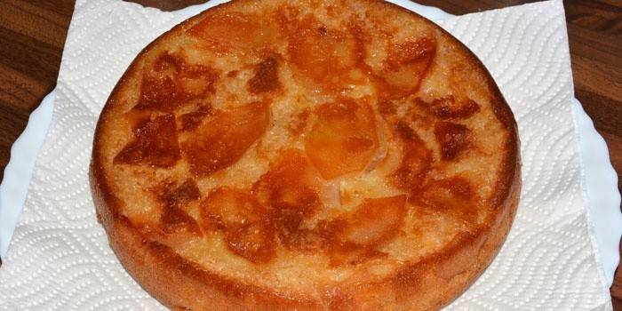 Šarlote gatavoja lēnā plītē