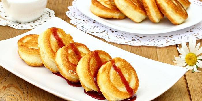 Berry soslu yemyeşil maya hamuru krep