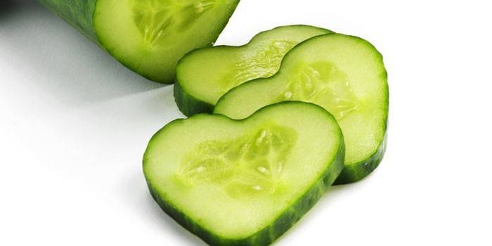 Pepino fresco en rodajas