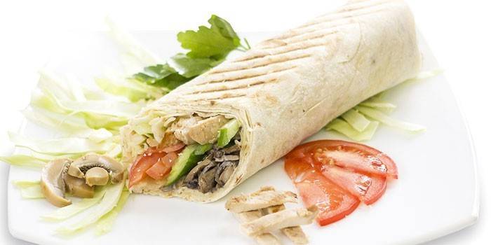 Shawarma mit Gemüse, Pilzen und Hühnchen