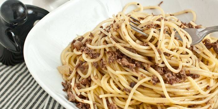 Espaguete com carne picada em um prato
