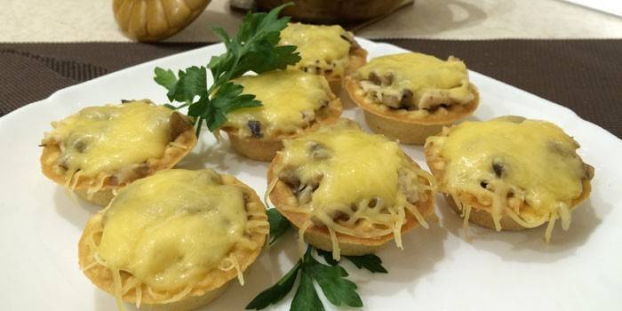 Paistetut tartletit Juliennen kanssa