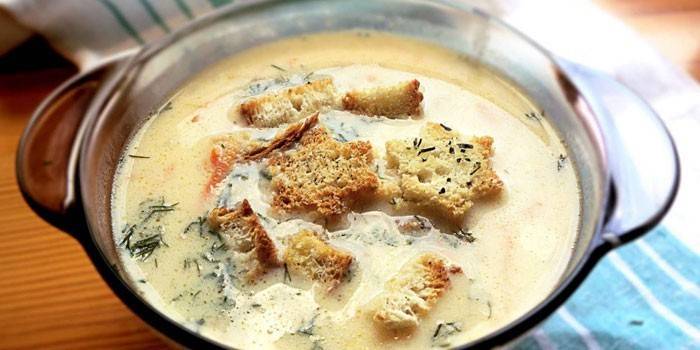 Käsecremesuppe mit Champignons und Croutons