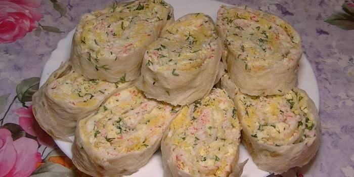Ravutangolla täytetyt Lavash-rullat
