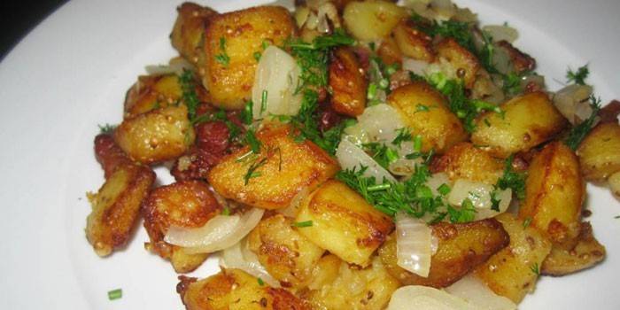 Patatas con tocino y verduras