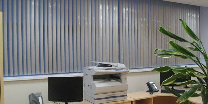Alumínio no interior do escritório