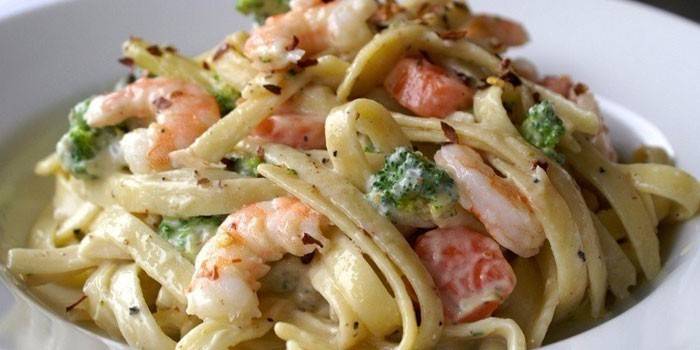 Pâte de crevettes à la sauce à la crème à l'ail