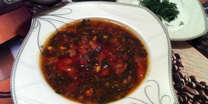 Sopa de beterraba verde