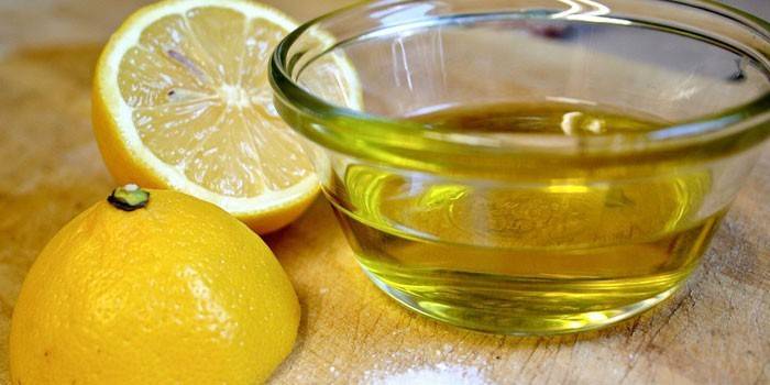 Половине лимуна и маслиново уље