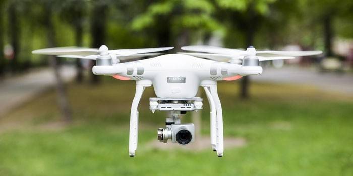 Quadcopter under flyvning DJI Phantom 3 Advanced