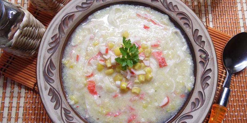 Sopa amb blat de moro i cranc