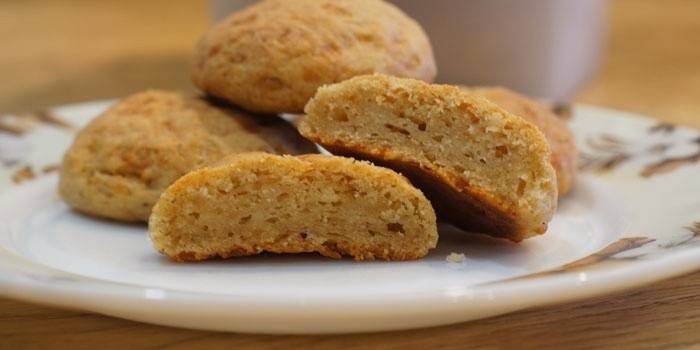 Biscoitos de mel em um prato