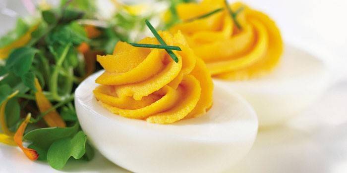 Uova Farcite Con Insalata Verde