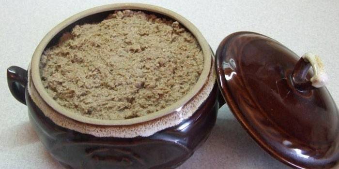 Pasta de fetge de conill en una olla