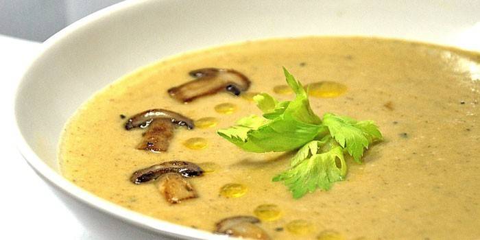 Sopa cremosa de cogumelos