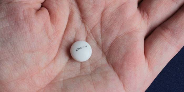 Viên Nurofen trên lòng bàn tay