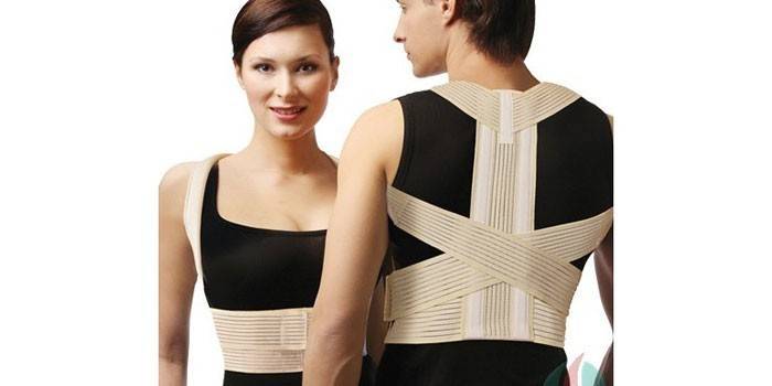 فتاة في مصحح الظهر Tonus ELAST Comfort